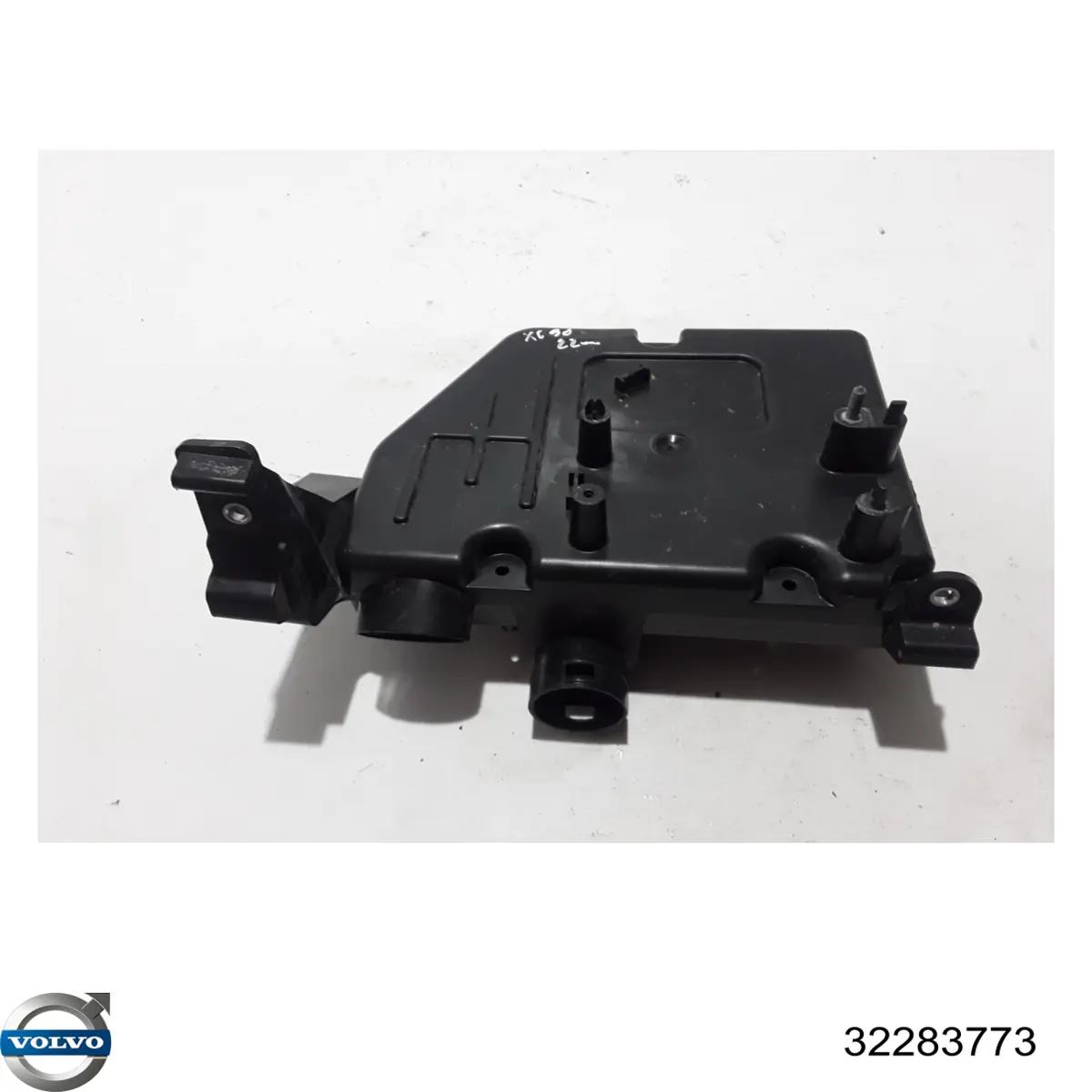 Резонатор повітряного фільтра Volvo 32283773 ціна, від 57.12 USD