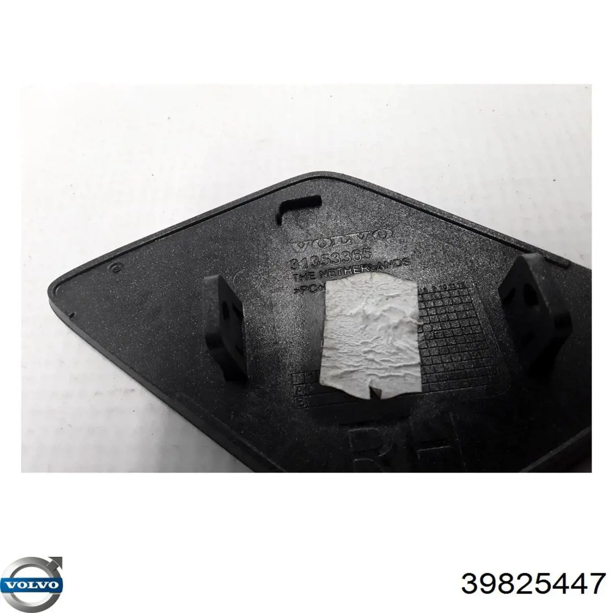 Купити 39825447 Volvo Накладка форсунки омивача фари передньої