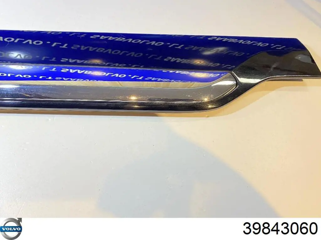 39843060 Volvo Молдинг задніх правих дверей, нижній