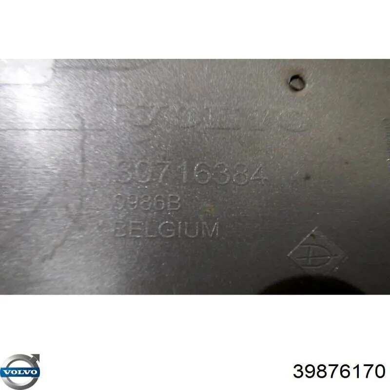Купити 39876170 Volvo Накладка на багажник