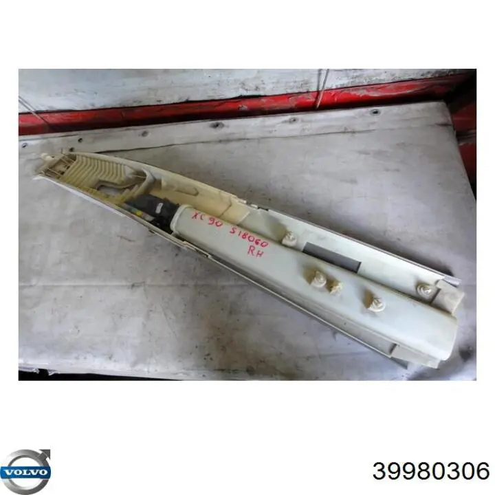 Купити 39980306 Volvo Обшивка стійки кузова внутрішня, середня права