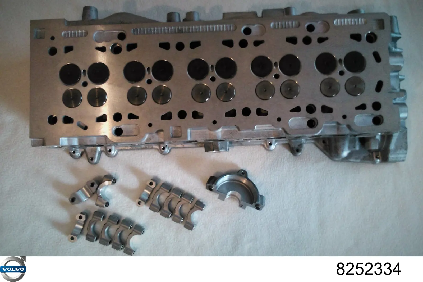 Купити 8252334 Volvo Головка блоку