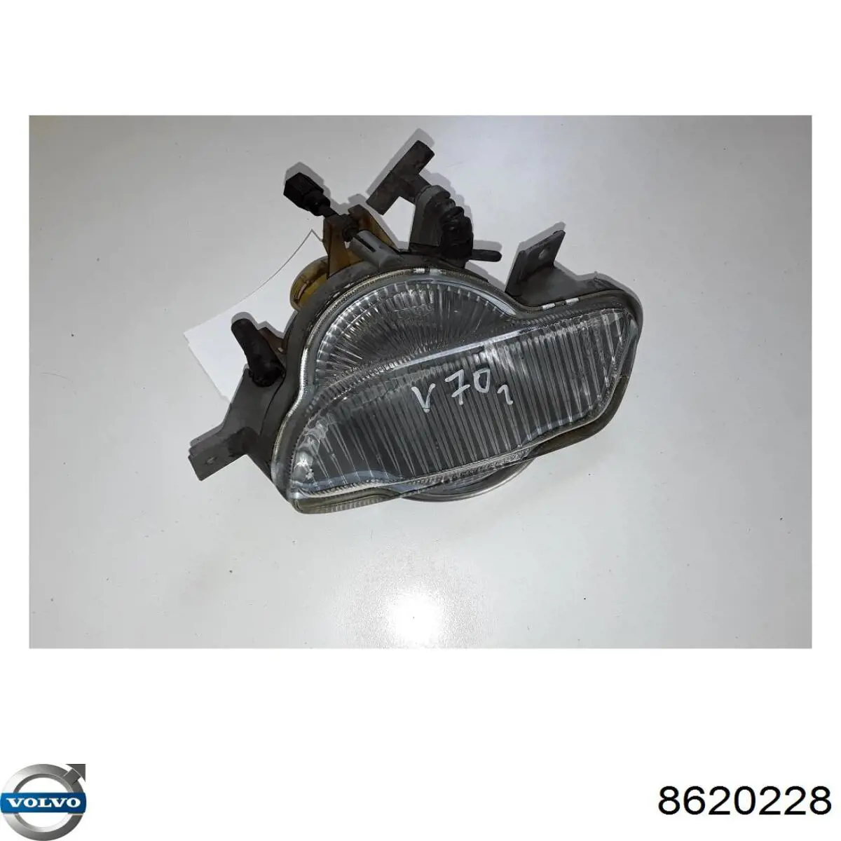 Туманка ліва Volvo 8620228 ціна, від 43.92 USD