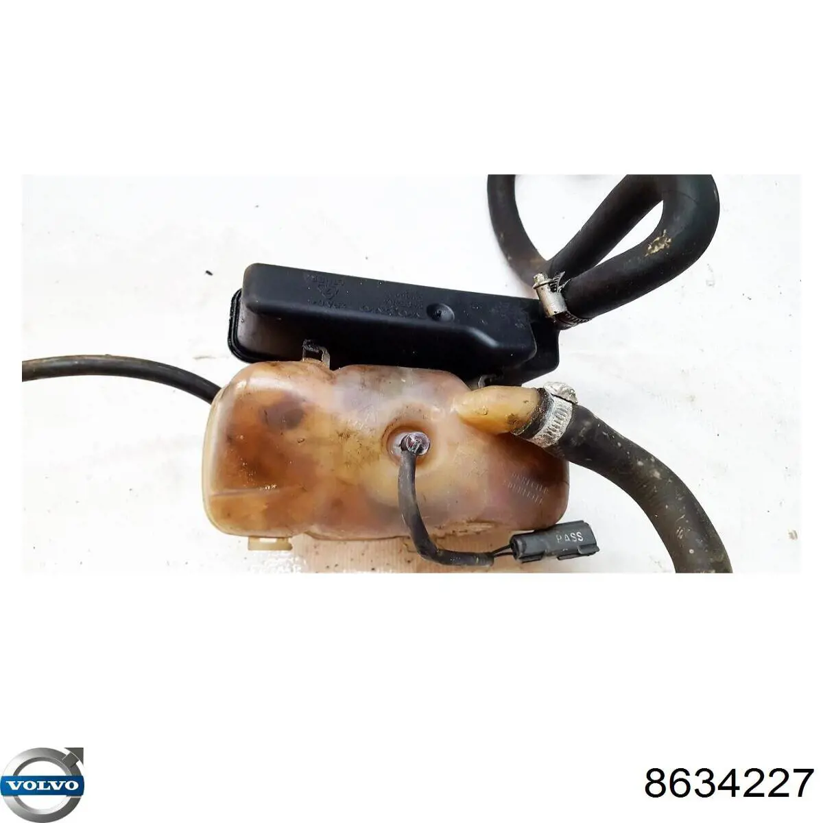 Купити 8634227 Volvo Водяний бачок системи охолодження