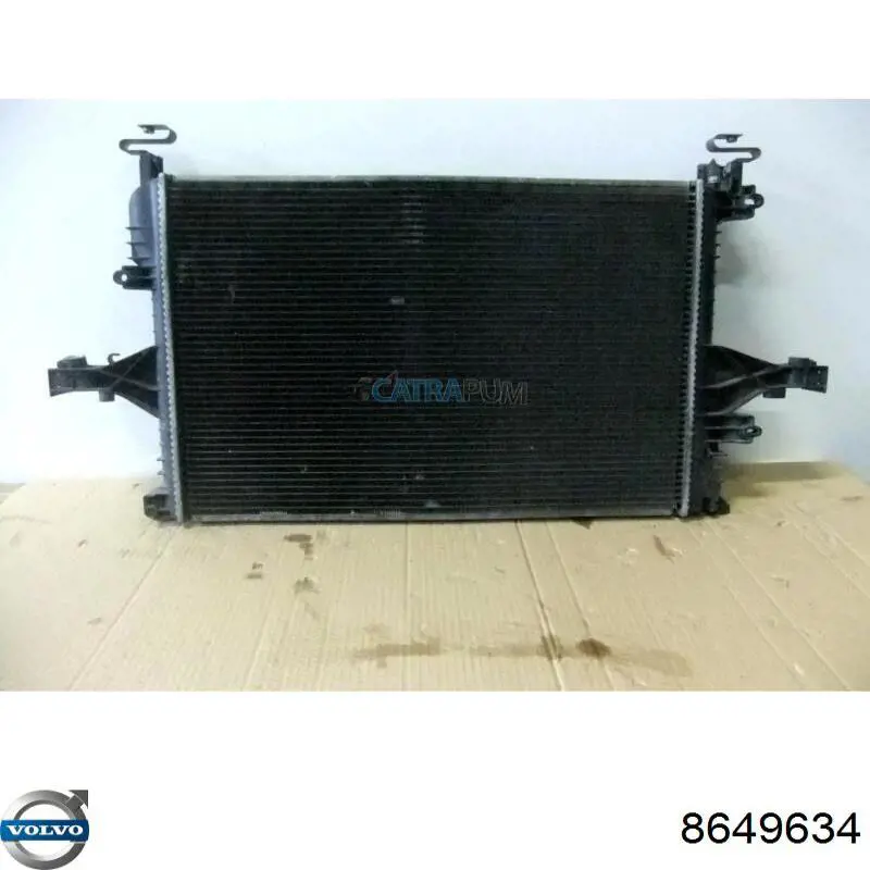 8649634 Volvo дифузор радіатора охолодження, в зборі з двигуном і крильчаткою