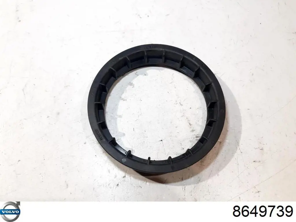 Купити 8649739 Volvo 