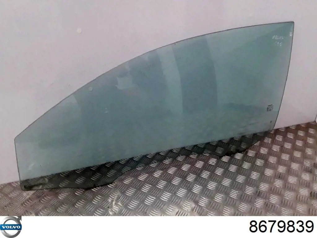 8679839 Volvo Скло водійських дверей
