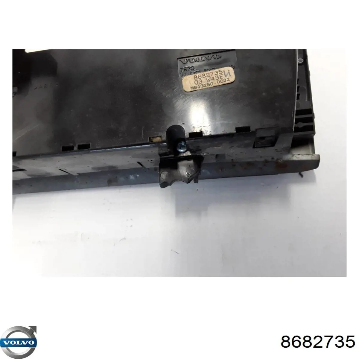 8682735 Volvo 