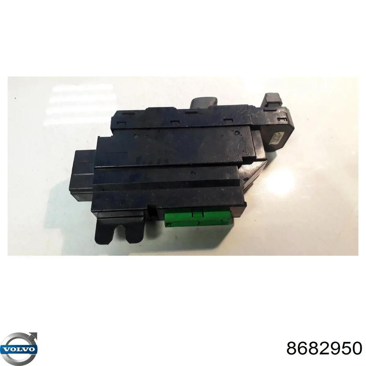 8673187 Volvo Кнопка підйомника переднього правого скла