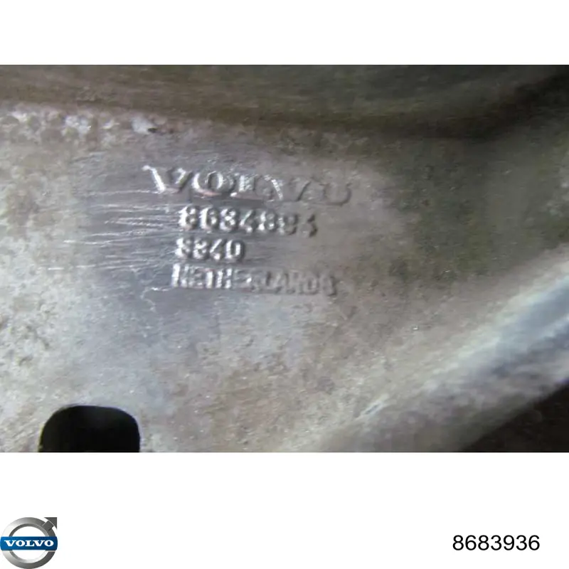 Подушка (опора) двигуна, права передня 8683936 Volvo