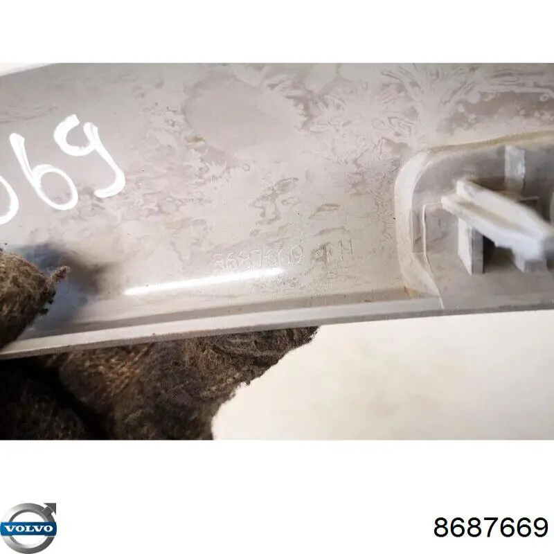 8687669 Volvo 