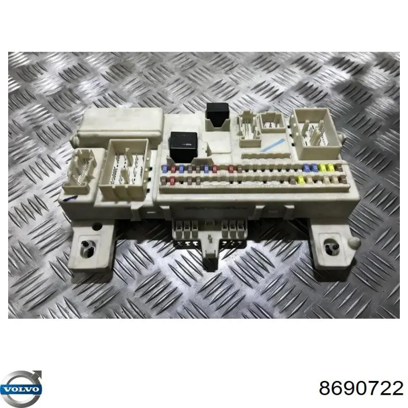 Блок запобіжників задній, салонний Volvo 8690722 ціна, від 75.93 USD