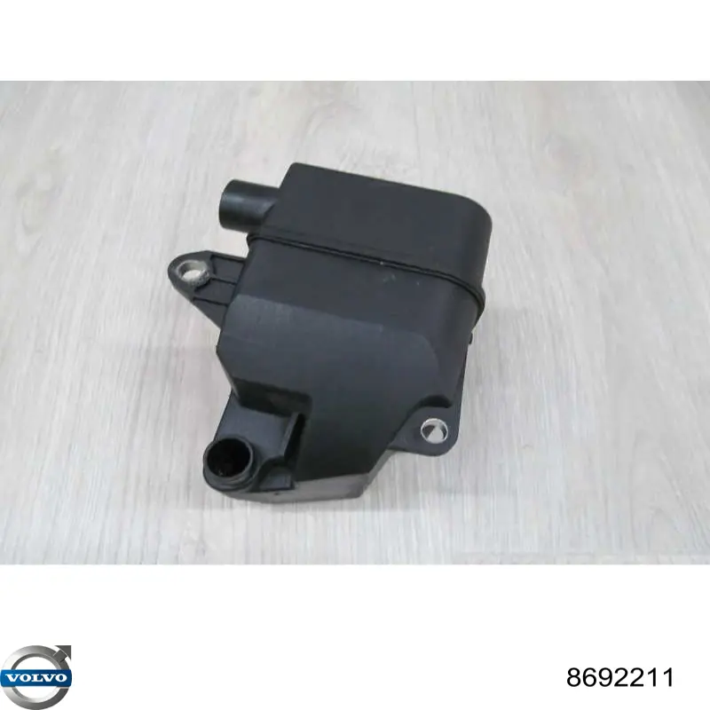 Кришка клапанна Volvo 8692211 ціна, від 60.47 USD
