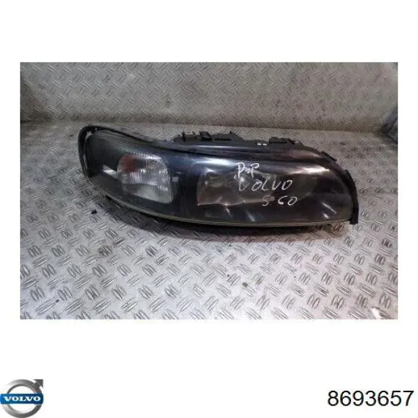 Фара передня права Volvo 30655906 ціна, від 240.71 USD