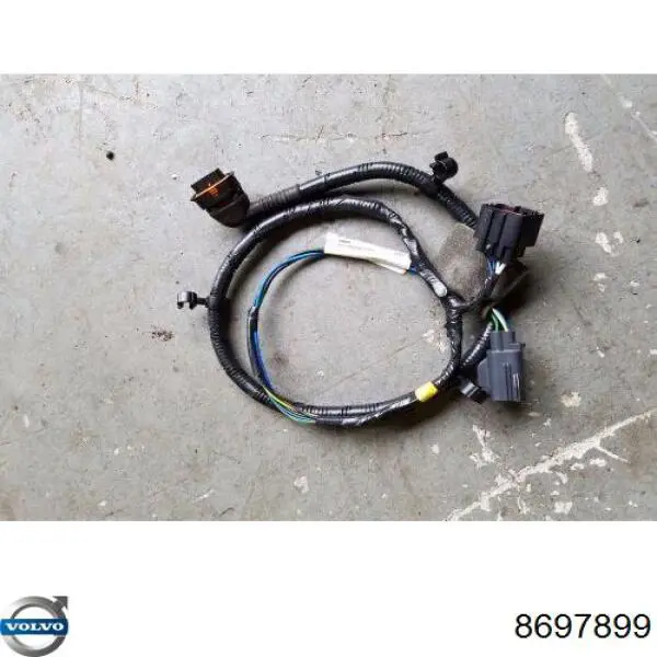 Купити 8697899 Volvo 