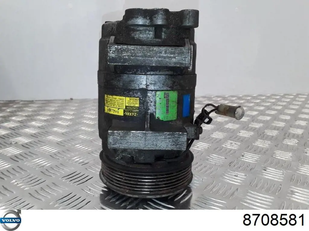Компресор кондиціонера 8708581 Volvo