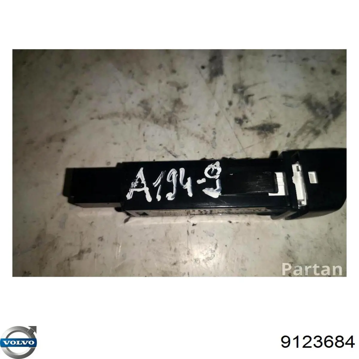 Кнопка включення аварійної сигналізації Volvo 9123684 ціна, від 7.05 USD