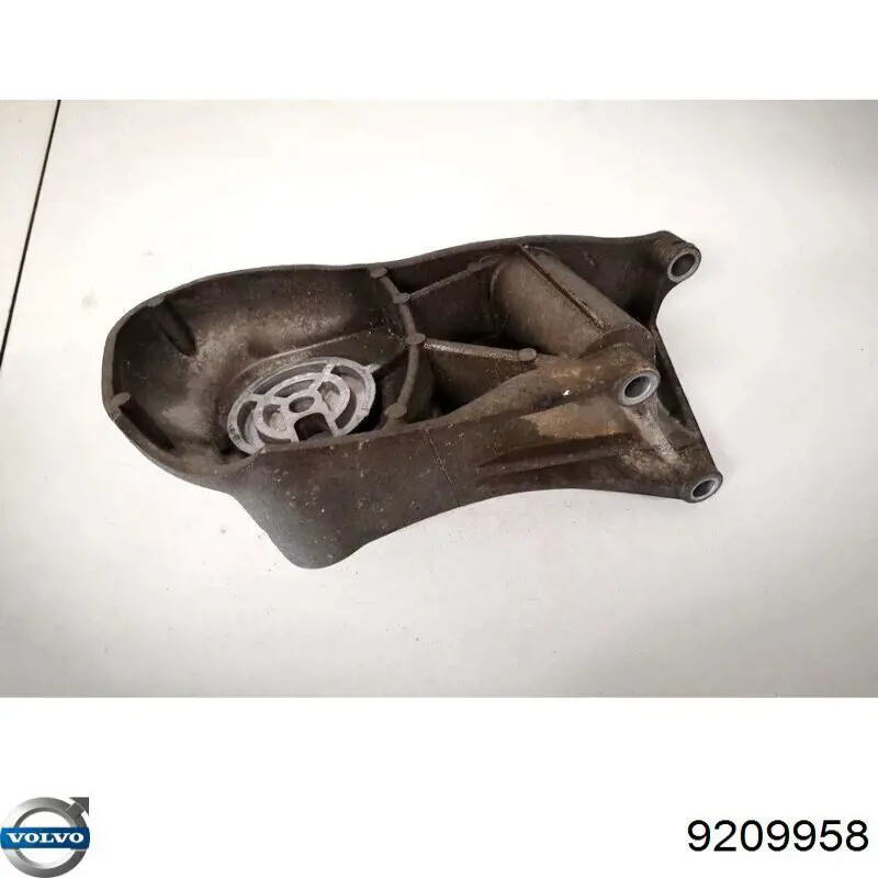 8250421 Volvo 