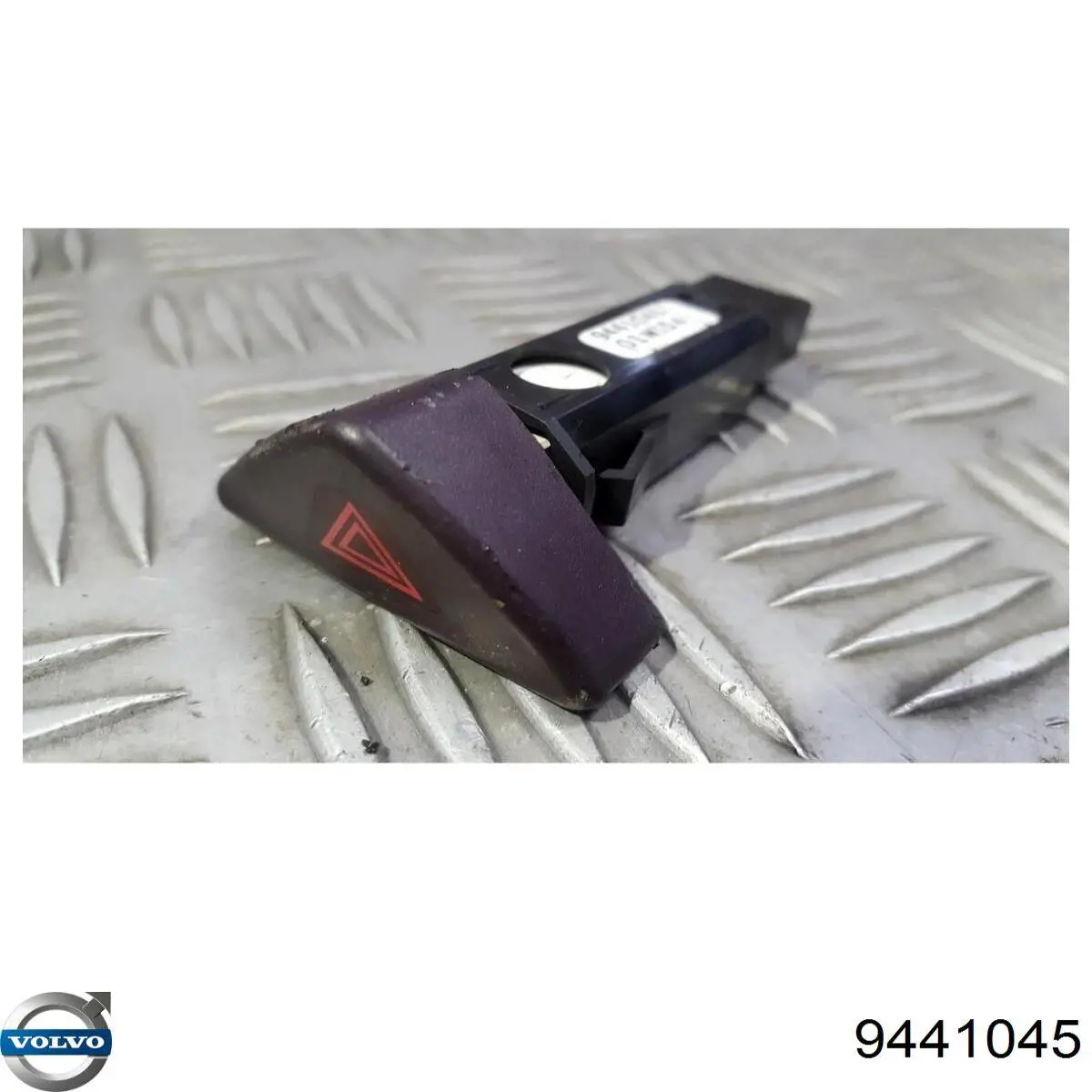 Кнопка включення аварійної сигналізації Volvo 30739320 ціна, від 5.64 USD