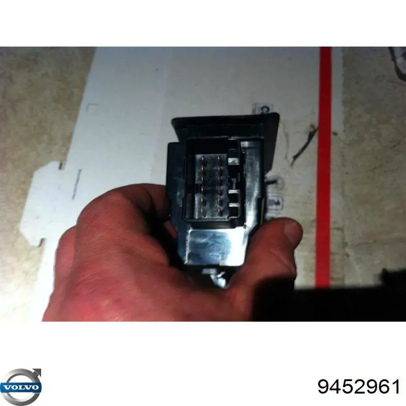 Купити 9452961 Volvo Кнопка вмикання двигуна склопідіймача передня права