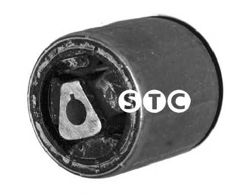 T405861 STC сайлентблок переднього нижнього важеля