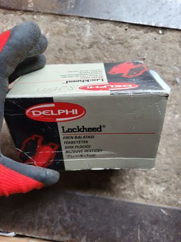 Задні гальмівні колодки LP1595 DELPHI