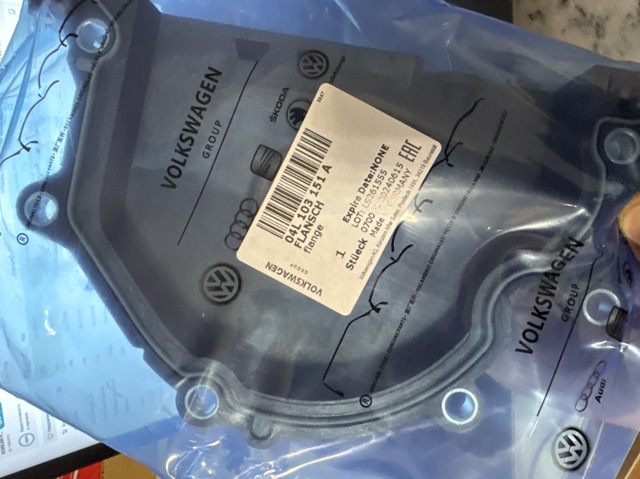 Кришка двигуна передня 04L103151A VAG