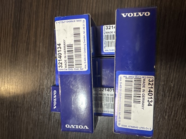 Форсунка дизельна в зборі, розпилювач + тримач 32140007 VOLVO