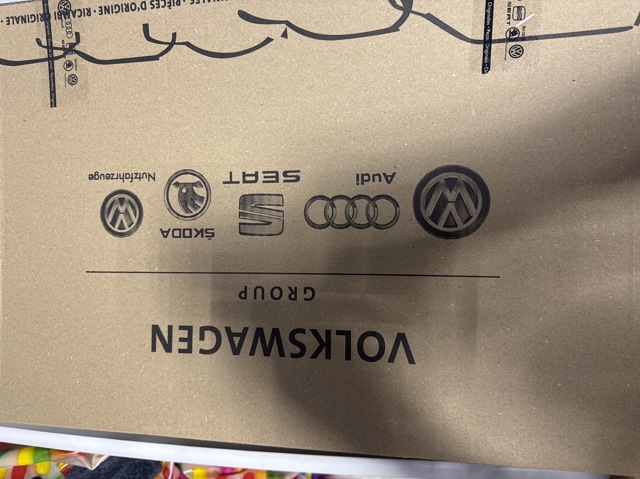 Кришка двигуна 95510513500 PORSCHE