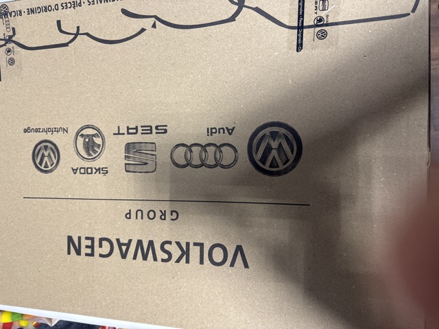 Кришка двигуна 95810513530 PORSCHE