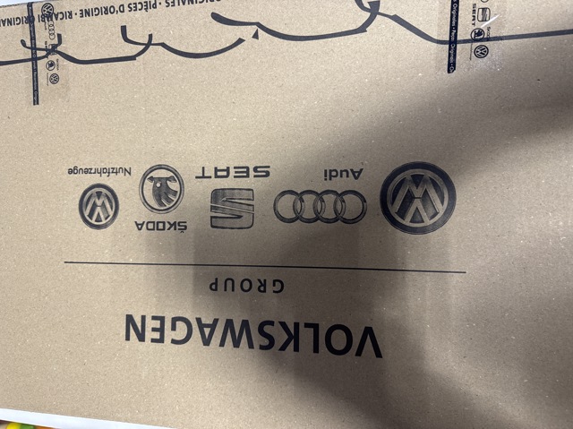 Кришка клапанна 95810513531 PORSCHE