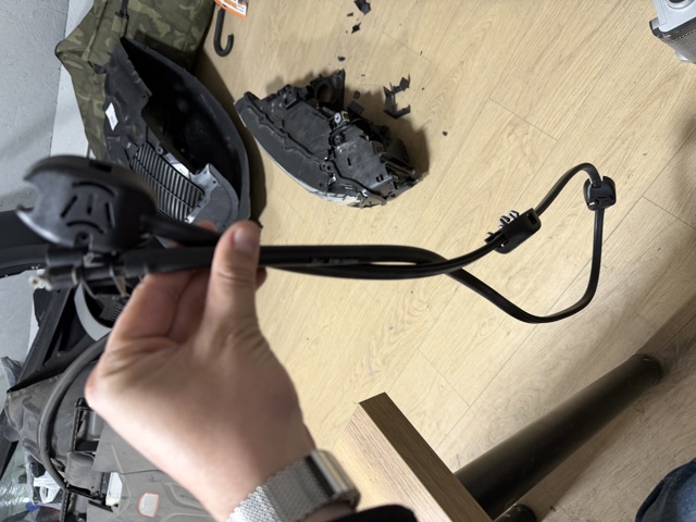 Сопло омивача лобового скла 61667434864 BMW