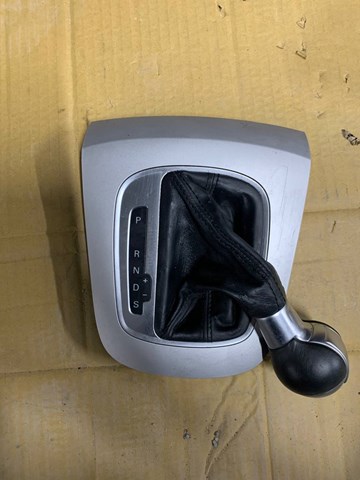 8U0864261P VAG