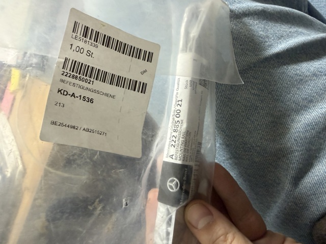 Направляюча переднього бампера A2228850021 MERCEDES