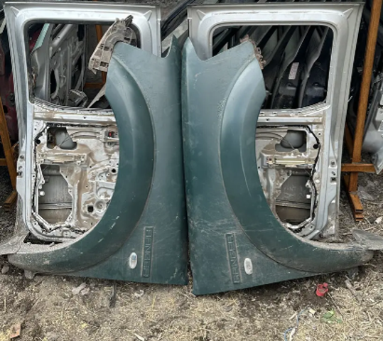 Переднє праве крило 1450673 FORD