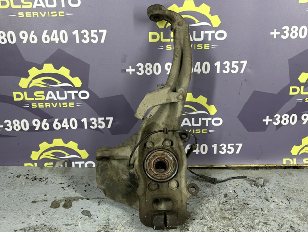 Цапфа поворотна права 40014EB000 NISSAN
