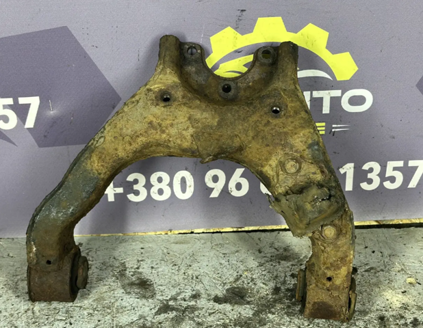 Важіль передньої підвіски верхній, правий 4010A014 MITSUBISHI