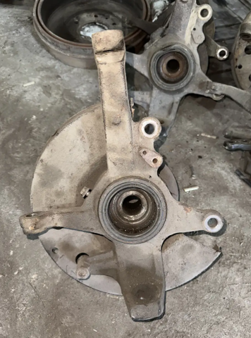 Цапфа поворотного кулака 4432019 FORD