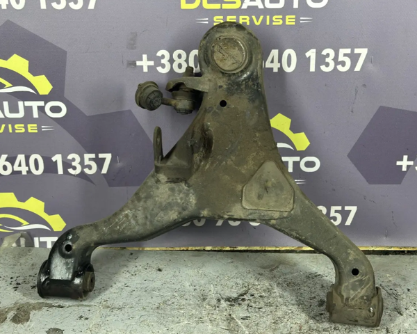 Правий важіль передній нижній підвіски 54500EB300 NISSAN