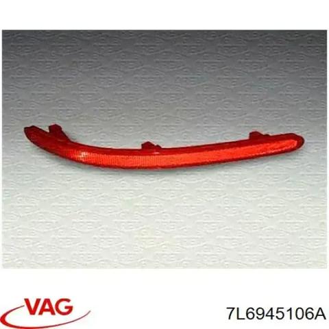 Катафот (відбивач) заднього бампера, правий 7L6945106A VAG