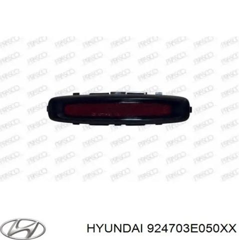 Катафот (відбивач) заднього бампера, лівий 924703E050XX HYUNDAI