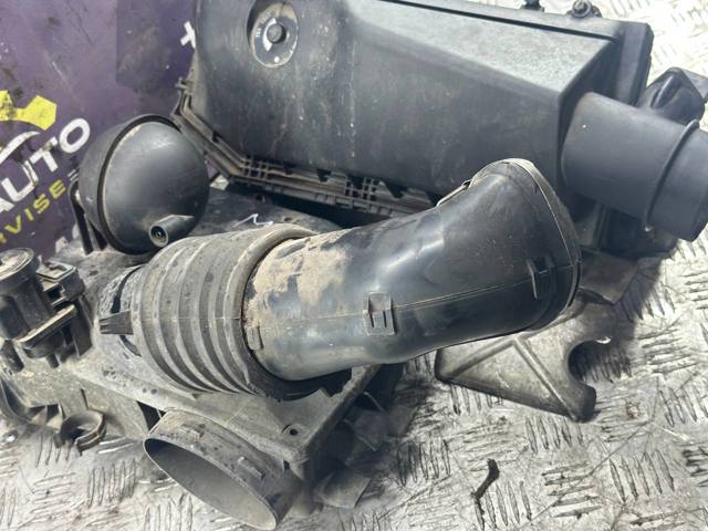 Корпус повітряного фільтра A6110900601 MERCEDES
