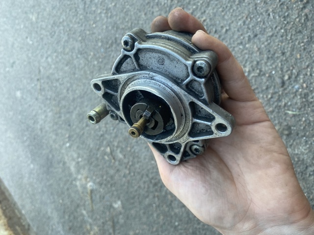 Насос вакуумний 059145100B VAG