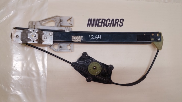 Склопідйомник задніх правих дверей 8K0839462 VAG