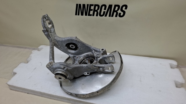 Кулак поворотний правий 8R0505436C VAG