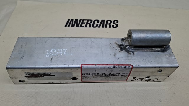 Кронштейн підсилювача заднього бампера 8R0807332D VAG