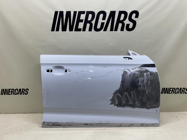 Пасажирські передні двері 8W8831052G VAG