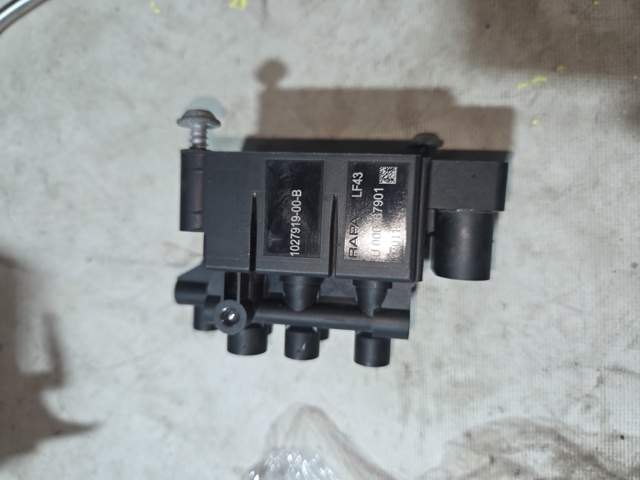 Блок шинних кранів 102791900B TESLA