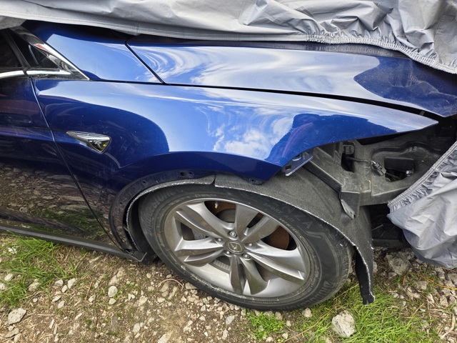 Підкрилки передні праві 103425000H TESLA