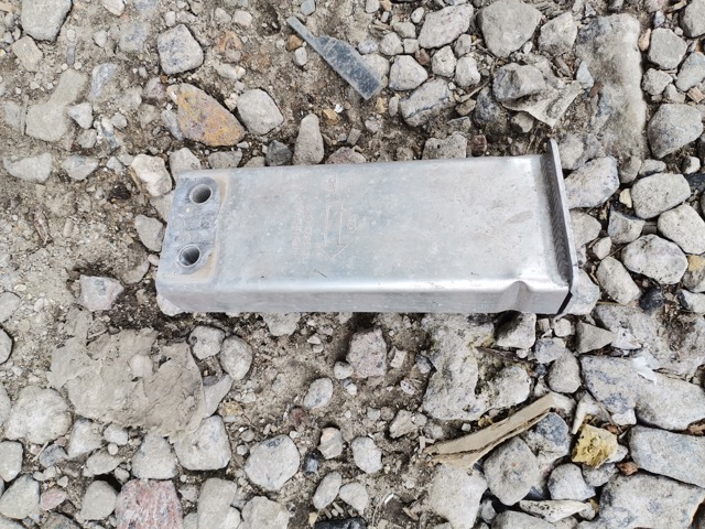Кронштейн підсилювача переднього бампера 110919300C TESLA